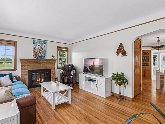 3rd image of 3301 Brownlow Ave