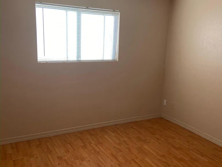 1556 E Glade Ave — Photo 9