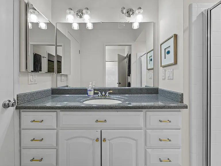 704 Oakbrook Ridge Dr — Photo 21