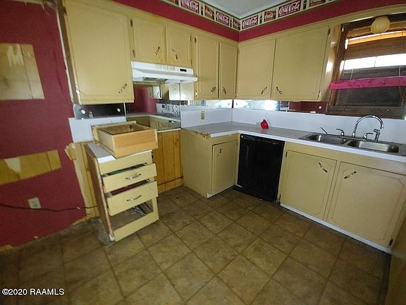 4th image of 602 N Chataignier St