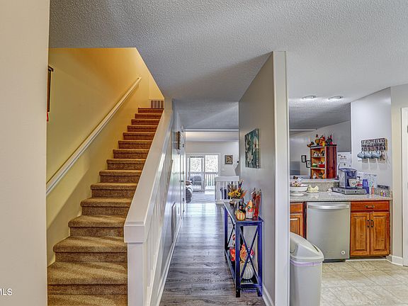 4th image of 412 Manor Dr APT D
