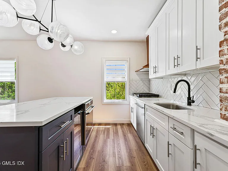 300RUC E Park Ave #B — Photo 9