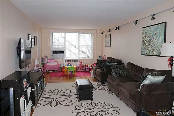 Sold by Daniel Gale Sotheby's International Realty | media 2