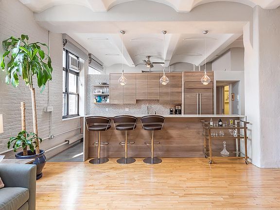 4th image of 161 W 15th St APT 5H