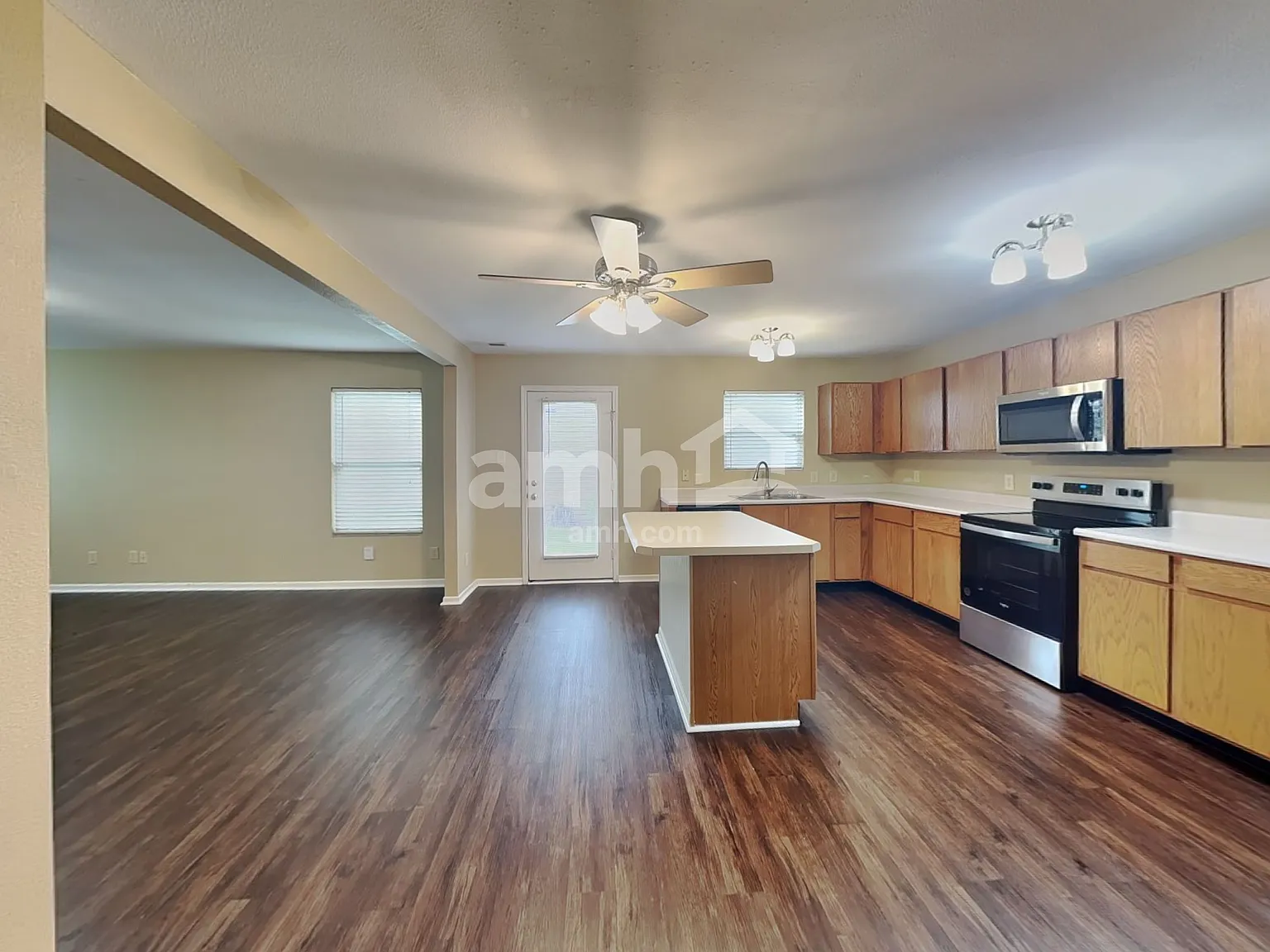 3 bed, 2.5 bath, 2132 sqft, $1,925 — Photo 4