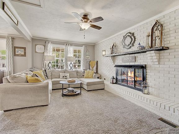 2nd image of 160 Inn View Dr