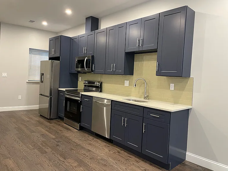 719 Carpenter St #1 — Photo 1