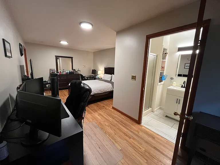 Bedroom 4 (Primary Bedroom)