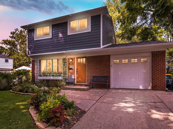 23152 Glenmoor Heights Dr, Farmington Hills, MI 48336