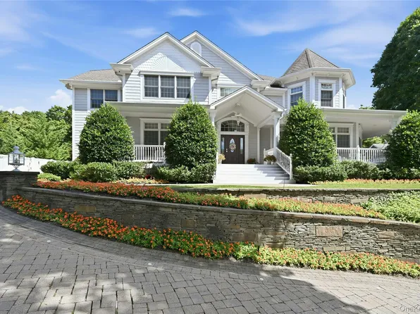 3 Crescent Drive, Northport, NY 11768