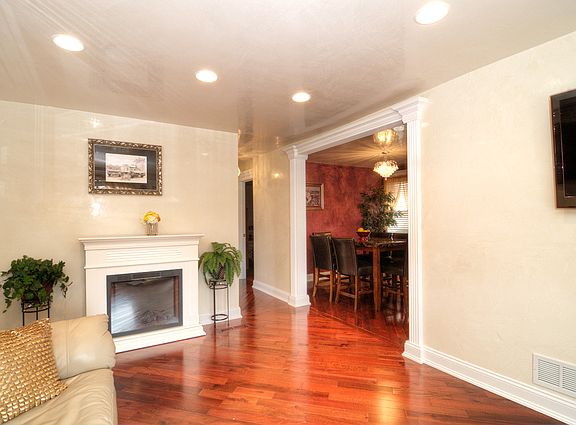 3rd image of 3711 N Pittsburgh Ave