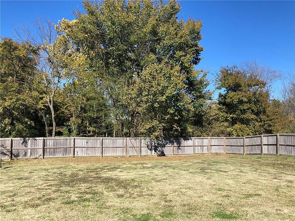 2nd image of 820 Carroll Dr