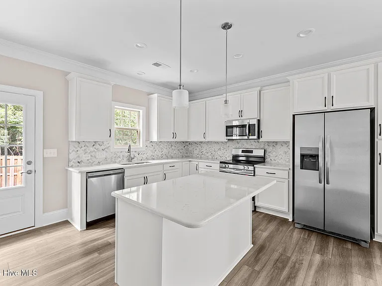 165 Lark Dr — Photo 7