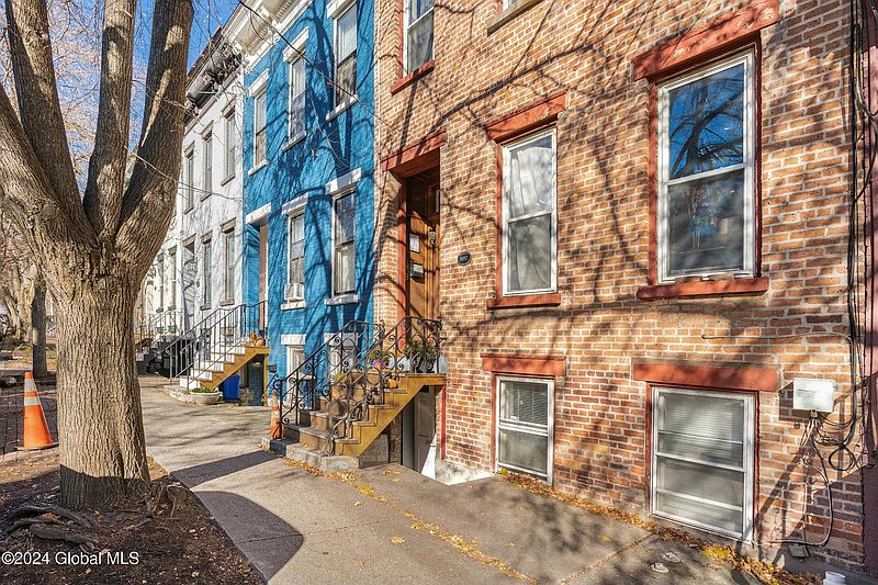 3rd image of 299 Hudson Avenue