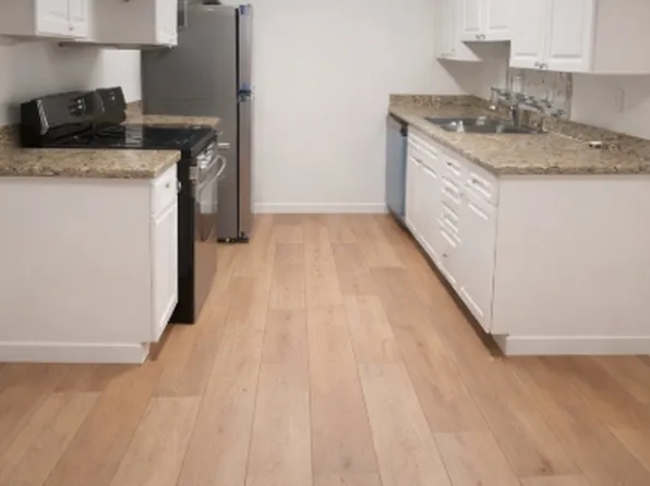 240 W Lincoln Ave W, Escondido, CA