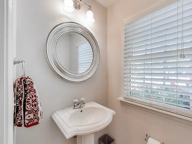 21301 N Woodland Ave — Photo 16