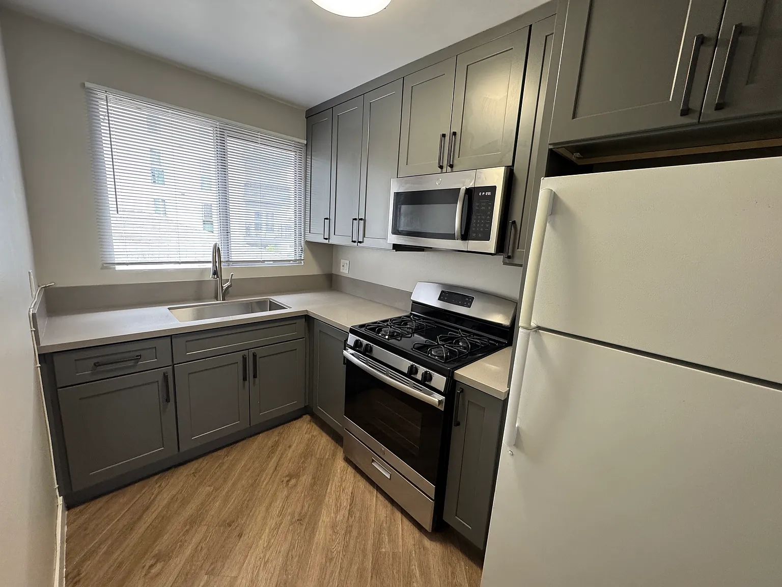 Studio, 400 sqft, $1,645 — Photo 2