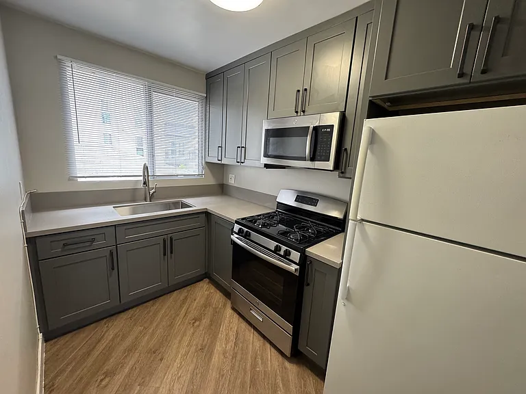 1733 Garfield Pl #16 — Photo 2