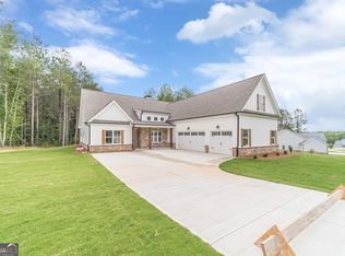 215 Pinewood Dr, Covington, GA 30014