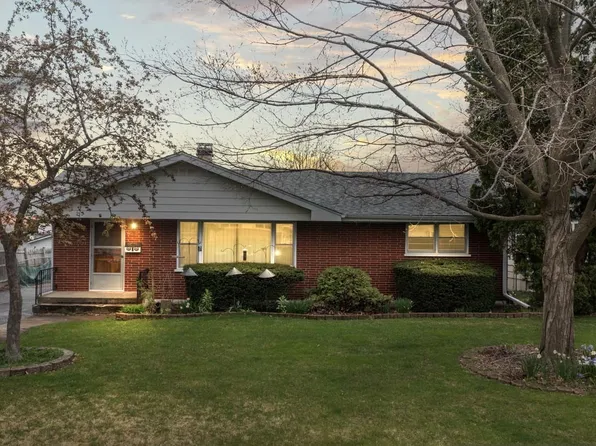 561 Highland Ave, Antioch, IL 60002