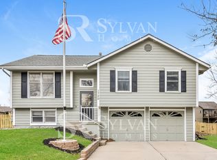 1720 NE Patterson Dr, Lees Summit, MO 64086
