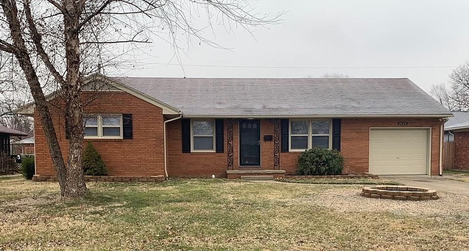 1st image of 3428 Royal Dr