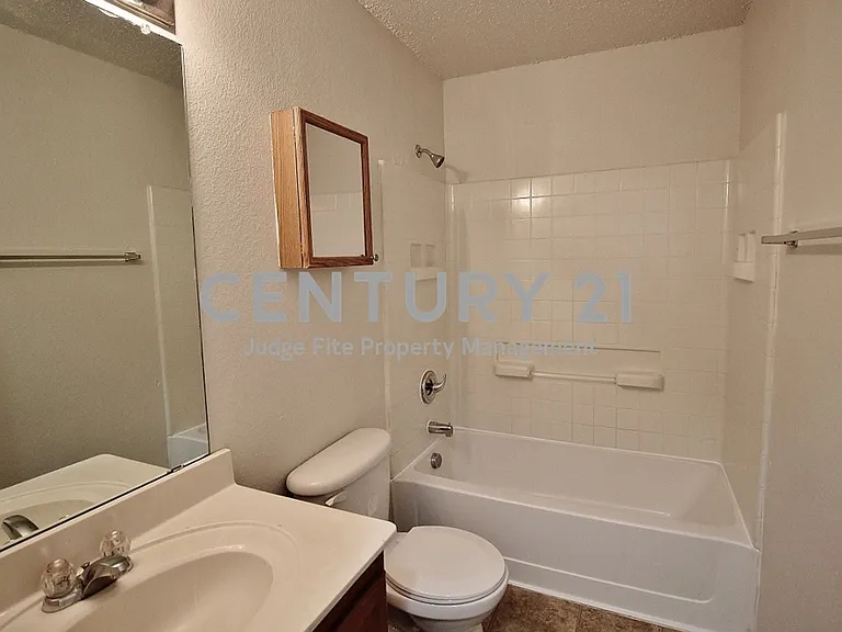 3325 Tioga St — Photo 12