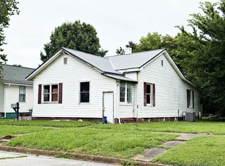 213 E 9th St, Metropolis, IL 62960