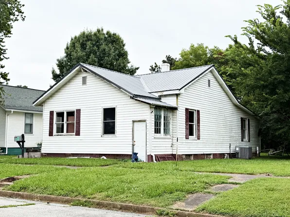 213 E 9th St, Metropolis, IL 62960