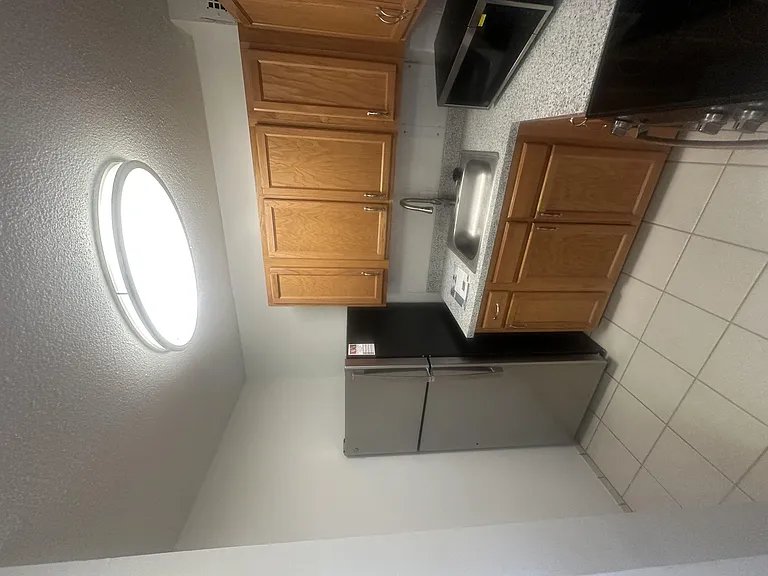 Calvert House Apartments — Photo 42