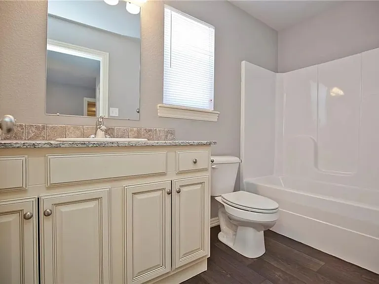 1255 N Rupple Rd #4 — Photo 2