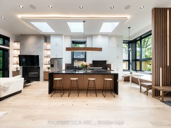 58 Farningham Cres, Toronto, ON M9B 3B6