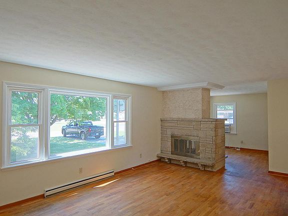 4th image of 1685 S Cherry Dr