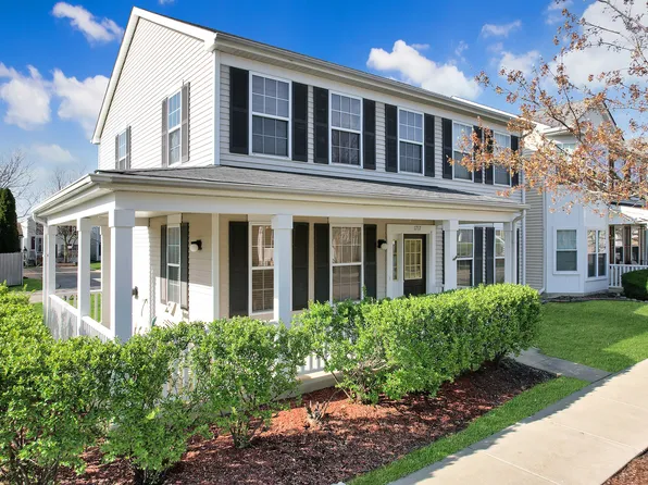 1717 Maple Park Ln, Aurora, IL 60504