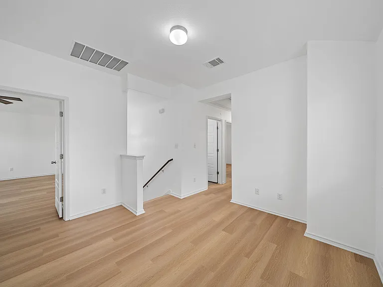 1026 Chad Loop — Photo 17