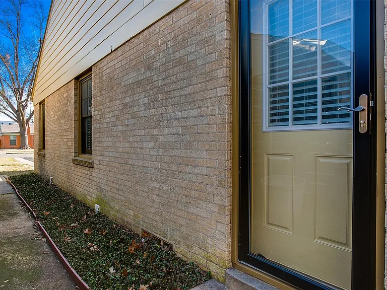 7619 Morton St — Photo 6