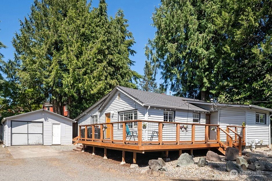 1st image of 416 Riverview Lane