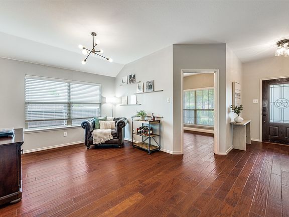 5th image of 1105 Kaufman Rd