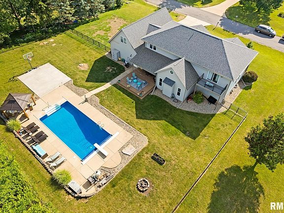 3rd image of 410 Old Towne Ct
