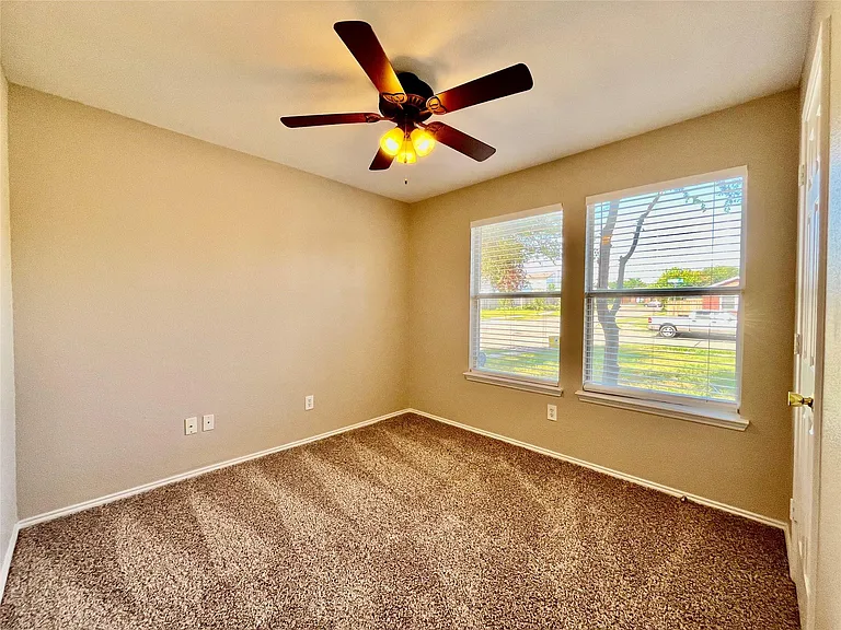 2200 Lookout Ln — Photo 9
