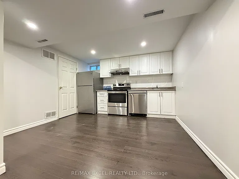 240 Yorkshire Dr #LOWER — Photo 6