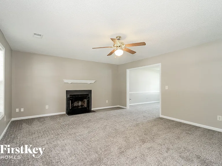 1554 Pecan Ln — Photo 4