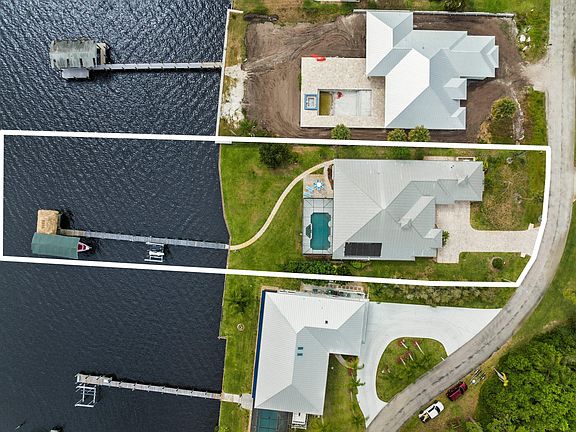 4th image of 1002 SE Kitching Cove Lane