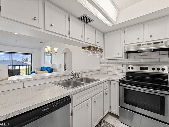 2nd image of 609 SE 15th St APT 204