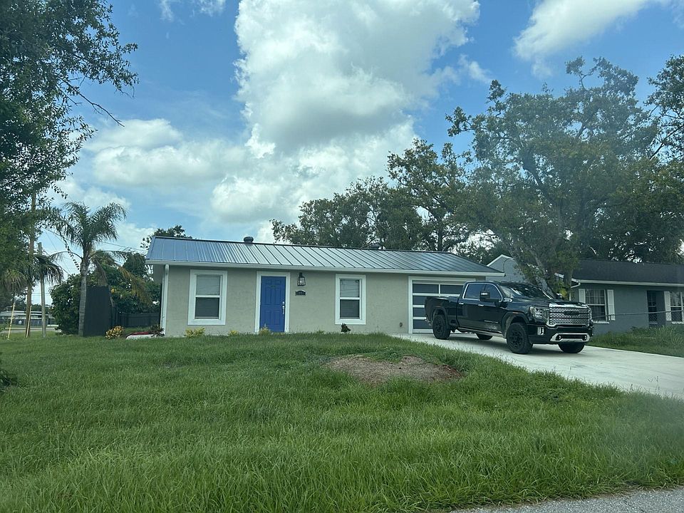 front yard , fenced back yard
