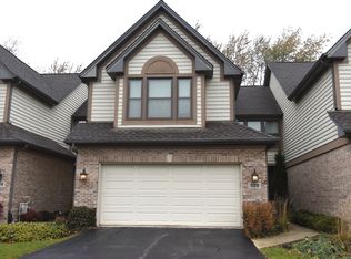 528 Rosebud Dr N, Lombard, IL