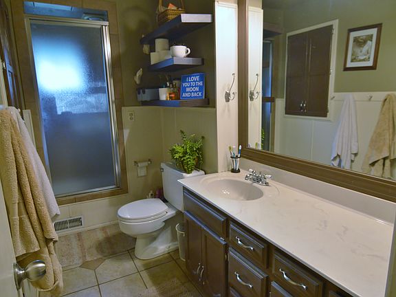 Main Hall Bath Tub/Shower