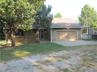 29741 195th St, Leavenworth, KS 66048