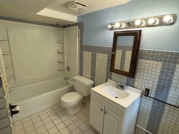 4th image of 130 Grand St Floor Basement