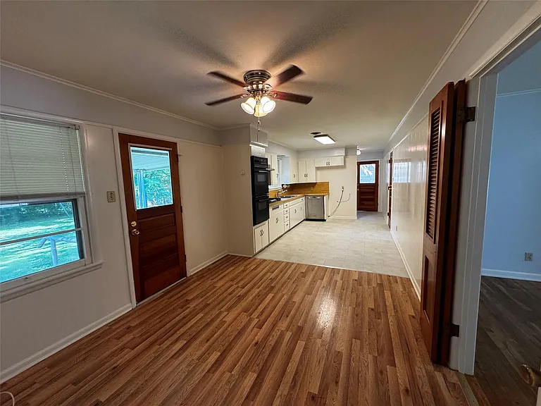 2928 College Cir — Photo 11